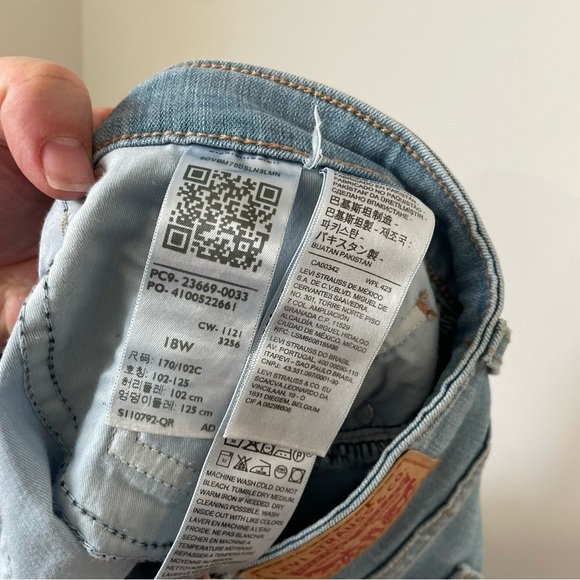 Levi's Mid Length Shorts Light Wash Size 18W NEW NWT - Picture 9 of 10